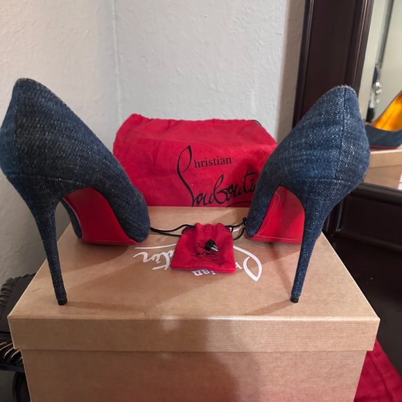Christian Louboutin - Picture 4 of 5